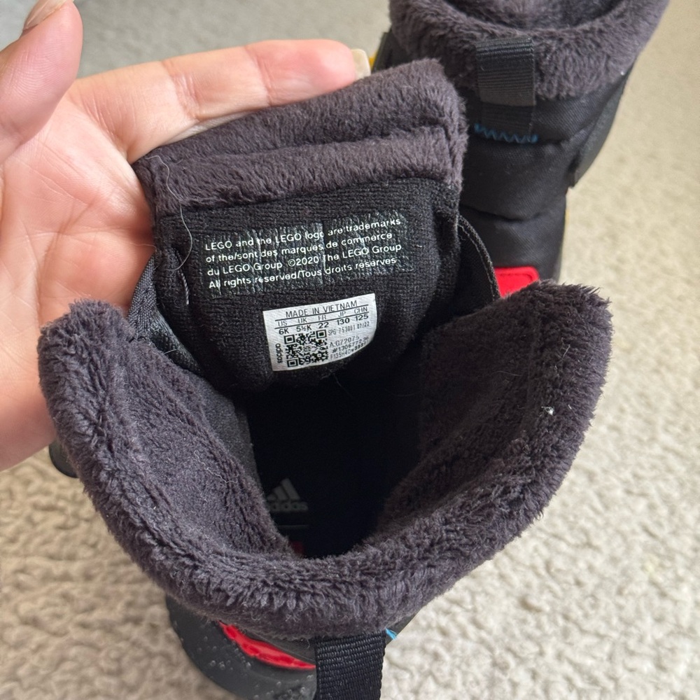 Adidas x LEGO - Winterplay Boots Black / Yellow / Red 6K Boys NEW - Picture 6 of 6